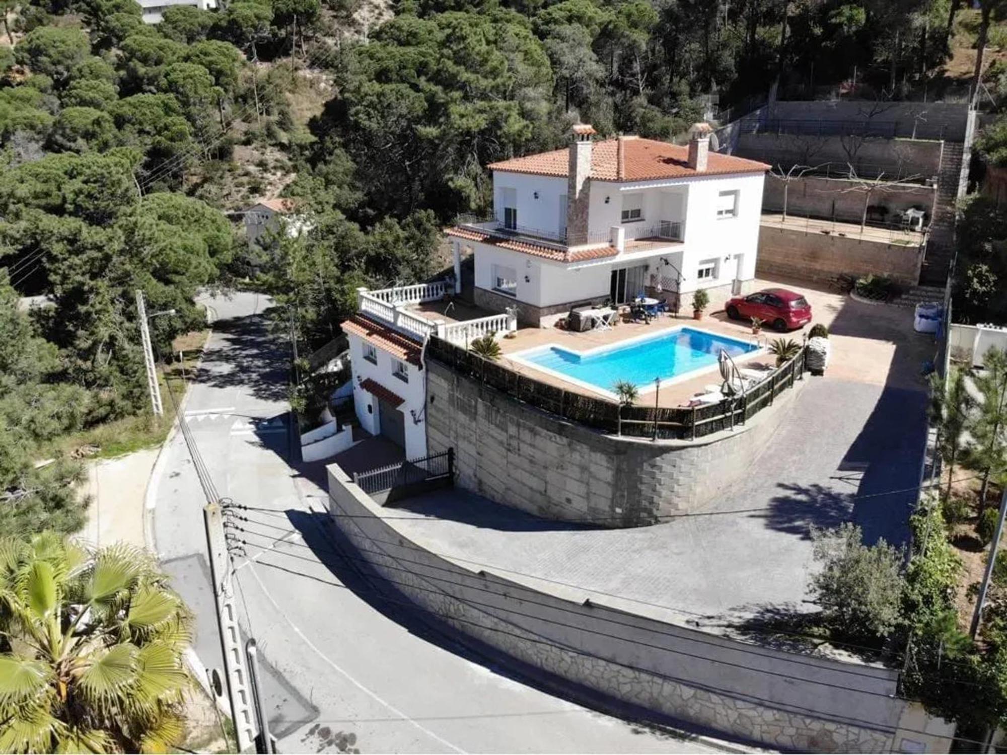 Ideal With Pool In * Lloret de Mar